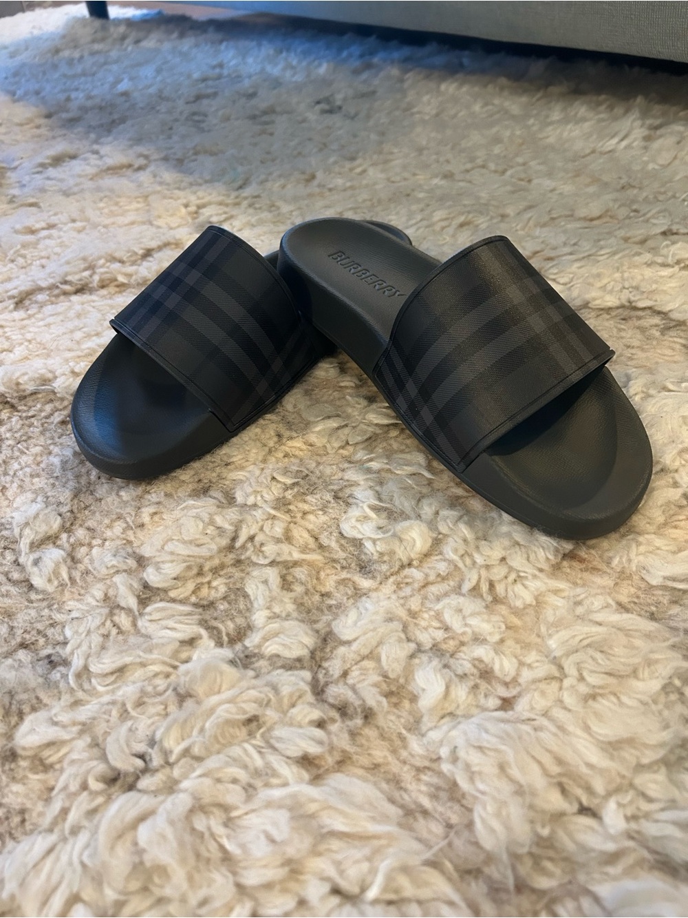 🩶 Burberry Men's Check Gray Slide Sandals 🩶